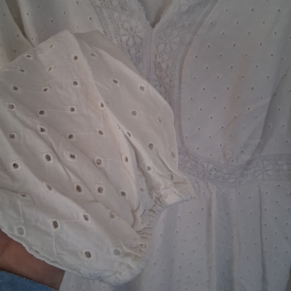 Torrid White Eyelet V-Neck Boho PeplumTop with Lace Trim - Picture 5 of 16